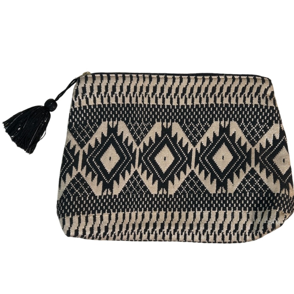 Mud Pie Woven Clutch Bag Purse Black Beige Diamond Pattern Tassel Zip